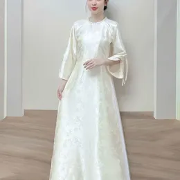 ÁO DÀI CÔ DÂU TRẮNG GẤM TRÚC ĐÀO