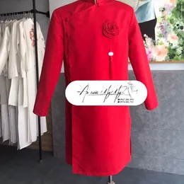 ÁO DÀI CHÚ RỂ ĐỎ KẾT HOA HỒNG