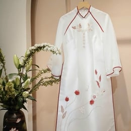 ÁO DÀI CÔ DÂU TRẮNG VIỀN ĐỎ