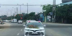 Xôn xao đoàn xe rước dâu 20 ôtô của con trai phó giám đốc bệnh viện trong mùa dịch