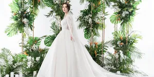 Váy cưới 2 trong 1 lấy cảm hứng từ đóa hoa