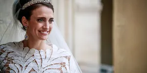 Vượt qua cả Kate Middleton hay Meghan Markle, đây chính là  Bộ váy cưới Hoàng gia sexy nhất mọi thời đại,