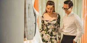Hồ Ngọc Hà sóng đôi cùng Kim Lý ngồi xem Lệ Quyên diễn thời trang