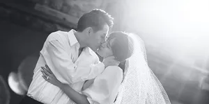 Cư dân mạng phát hiện ra điểm hơi sai trên thiệp cưới của Đông Nhi và Ông Cao Thắng