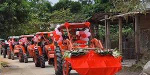 Chú rể rước dâu bằng 5 máy cày