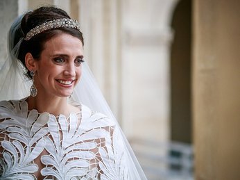 Vượt qua cả Kate Middleton hay Meghan Markle, đây chính là  Bộ váy cưới Hoàng gia sexy nhất mọi thời đại, 