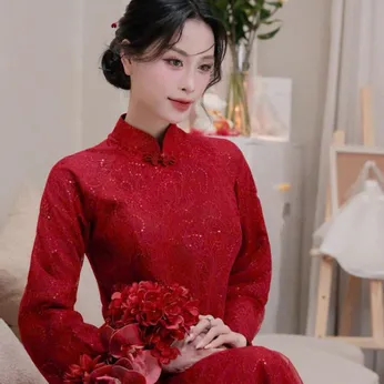 ÁO DÀI CÔ DÂU ĐỎ REN HỌA TIẾT HOA