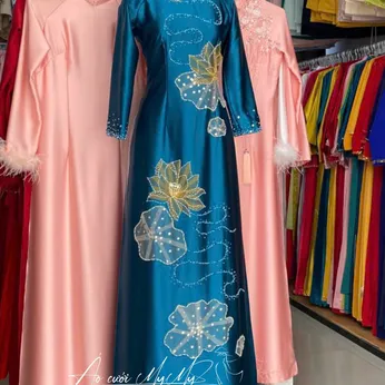 ÁO DÀI BÀ SUI XANH THÊU SEN VÀNG VÀ ĐÍNH HẠT