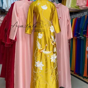 ÁO DÀI BÀ SUI VÀNG ĐÍNH KẾT HOA SEN VÀ CHIM HẠC