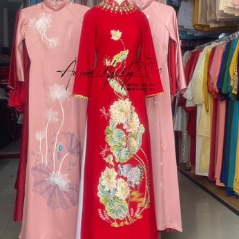 ÁO DÀI BÀ SUI ĐỎ THÊU HOA SEN VÀNG