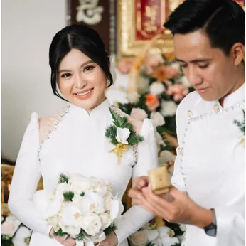 ÁO DÀI CẶP CÔ DÂU CHÚ RỂ TONE TRẮNG ĐÍNH KẾT NỔI BẬT CÁ TÍNH