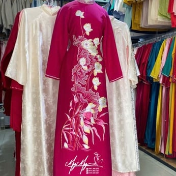 ÁO DÀI BÀ SUI HỒNG HỌA TIẾT ĐẦM SEN