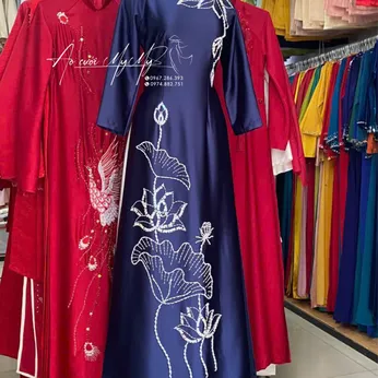 ÁO DÀI BÀ SUI XANH ĐÍNH KẾT HOA SEN TRẮNG