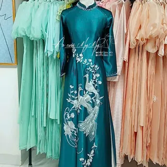 ÁO DÀI BÀ SUI XANH THÊU CHIM CÔNG TRẮNG