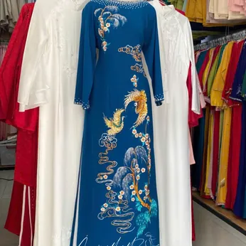 ÁO DÀI BÀ SUI XANH THEU CHIM PHƯỢNG VÀ HOA MAI