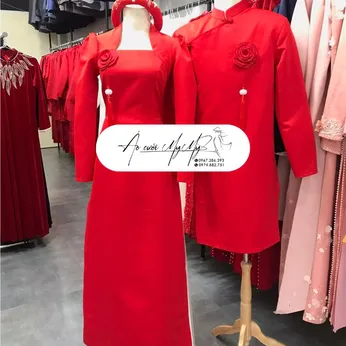 ÁO DÀI CẶP ĐỎ CỔ VUÔNG KẾT HOA HỒNG