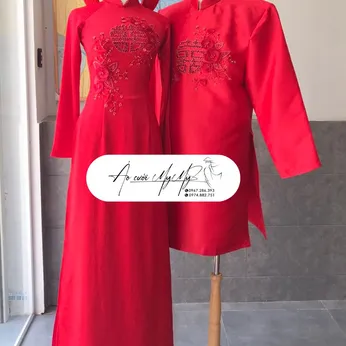 ÁO DÀI CẶP ĐỎ KẾT CHỮ HỶ VÀ HOA NỔI