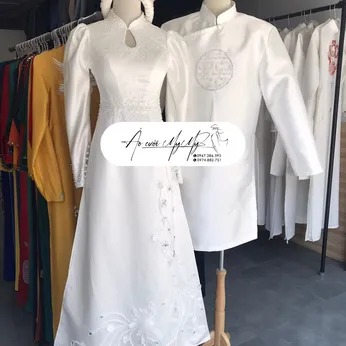 ÁO DÀI CẶP TRẮNG KẾT LÔNG VŨ VÀ CHỮ HỶ