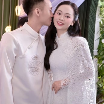 ÁO DÀI CƯỚI CẶP TRẮNG REN HOA CHOÀNG VÀ CHỮ HỶ