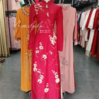 ÁO DÀI CÔ DÂU ĐỎ CÁCH ĐIỆU KẾT HOA NỔI