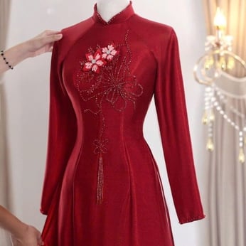 ÁO DÀI CÔ DÂU ĐỎ HỌA TIẾT QUẠT HẠT PHA LÊ