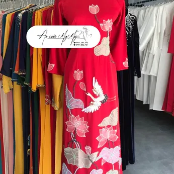 ÁO DÀI BÀ SUI ĐỎ KẾT HOA SEN HỒNG