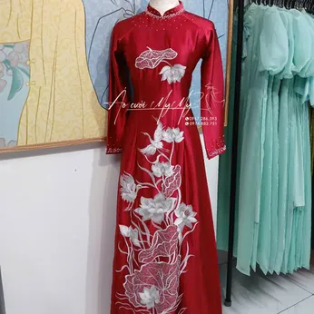 ÁO DÀI BÀ SUI ĐỎ THÊU CHIM HẠC VÀ HOA SEN