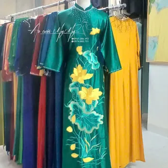 ÁO DÀI BÀ SUI XANH THÊU HOA SEN VÀNG NỔI BẬT