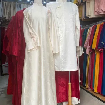 ÁO DÀI CƯỚI CẶP KEM GẤM KẾT HOA