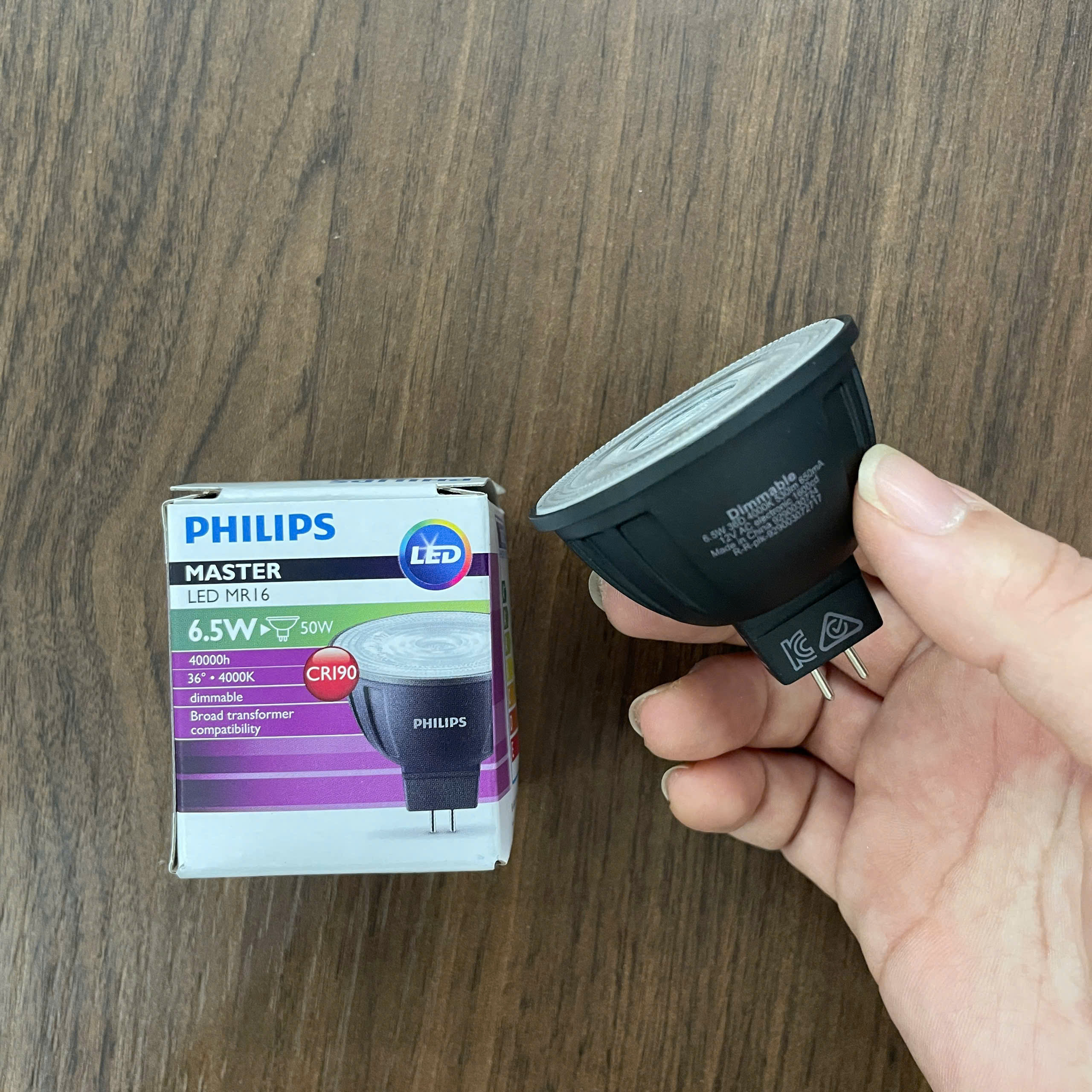 Ứng dụng Đèn Downlight âm trần Philips SL190