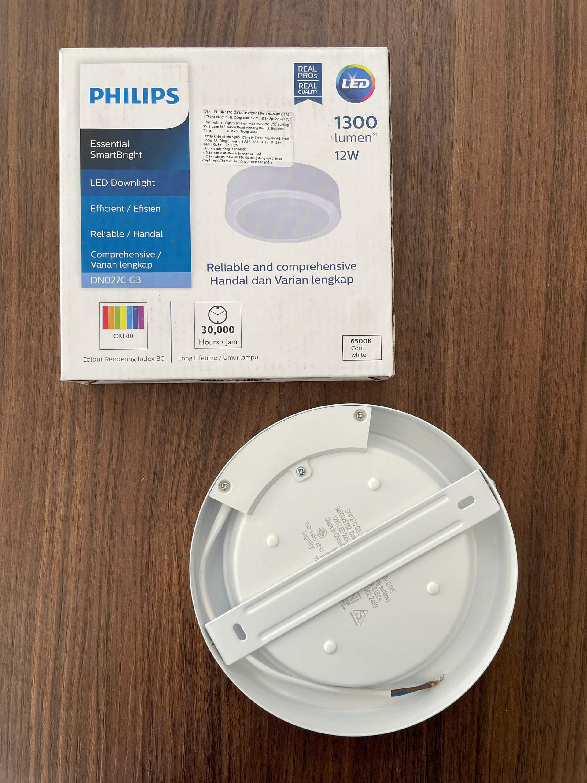 Ánh sáng dịu nhẹ từ đèn downlight Philips DN027C