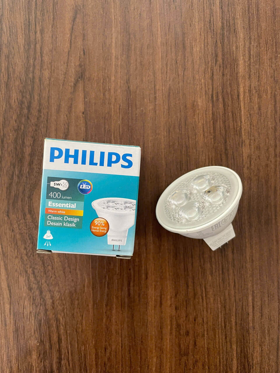 Đèn âm trần chiếu điểm LED Spotlight Philips Essential mang ánh sáng tinh tế.