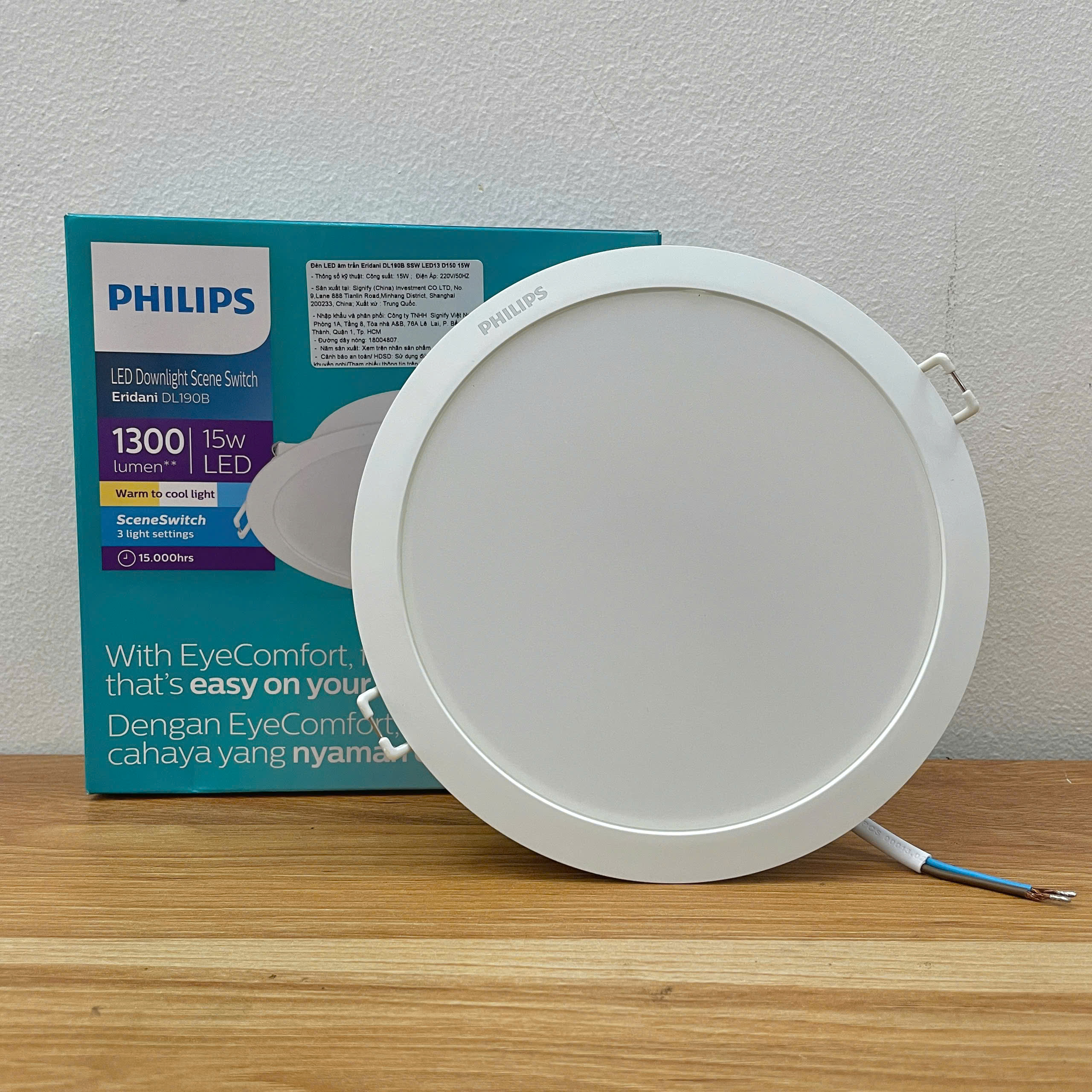 Hiệu suất 15W 1300lm của Đèn downlight âm trần đổi màu Led Philips Eridani.