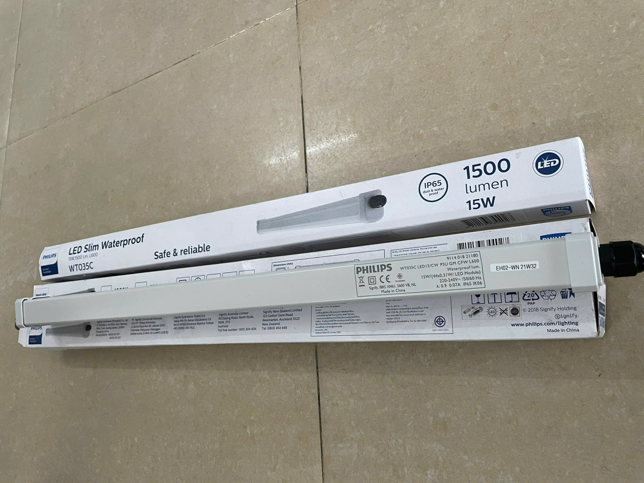 Thiết kế tối giản của bộ máng đèn LED chống thấm Philips WT035C