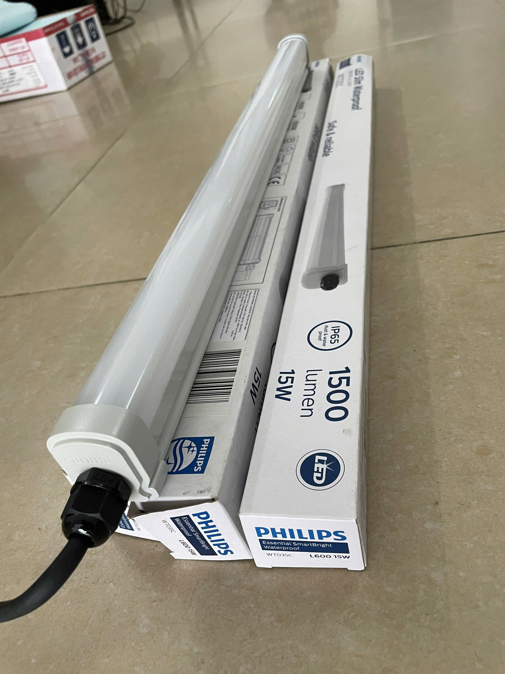 Ứng dụng đa dạng của bộ máng đèn LED chống thấm Philips