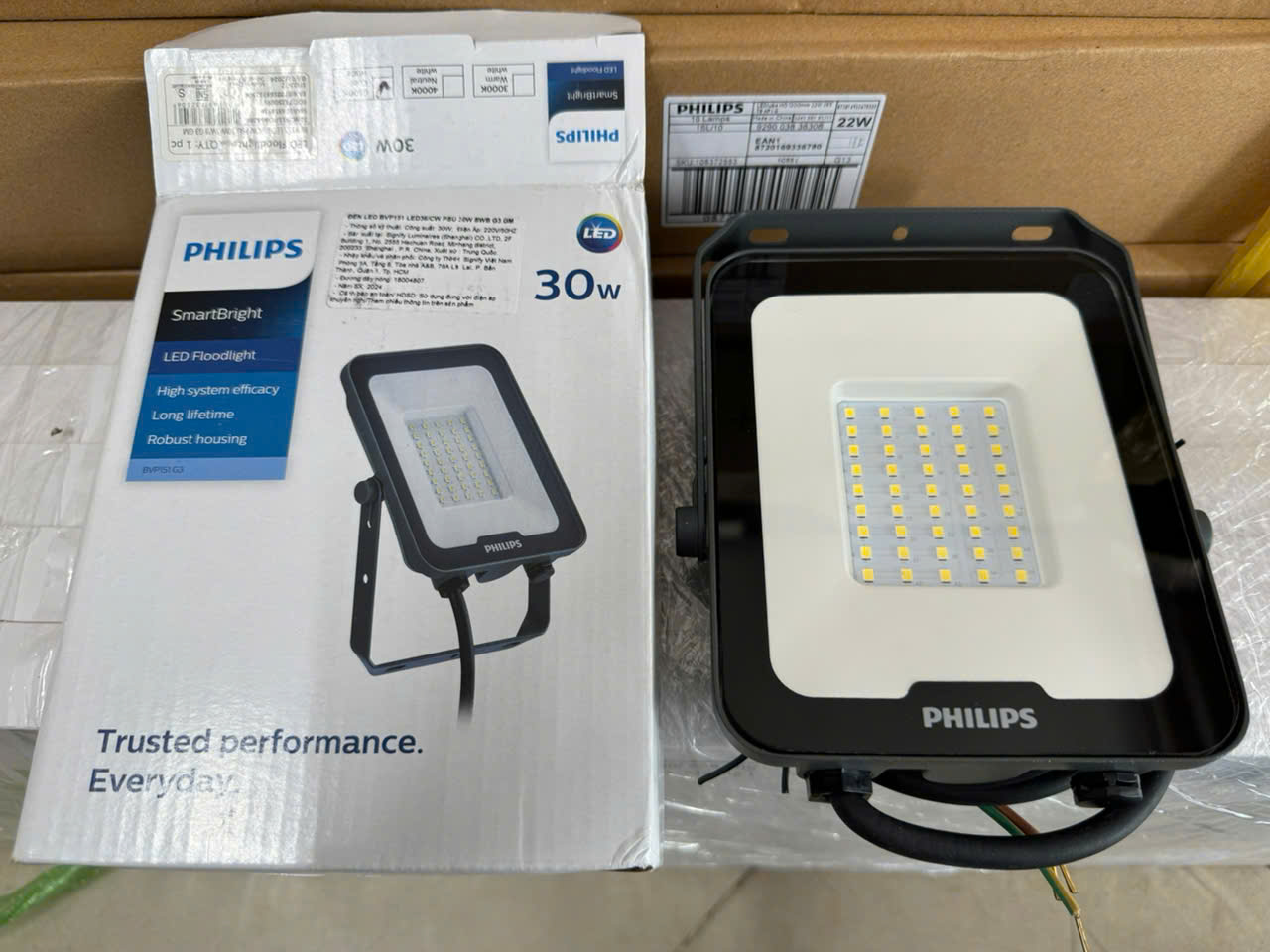 Đèn pha led ngoài trời Floodlight Philips BVP151 LED36/CW PSU 30W 220-240V G3 GM 6500K IP65 với thiết kế tinh gọn