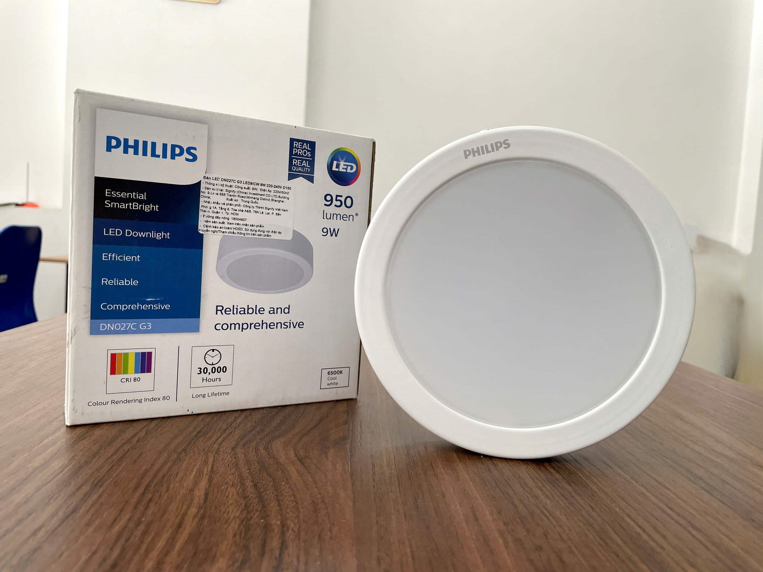 Đèn downlight ốp trần lắp nổi Led Philips DN027C mang vẻ đẹp tinh tế.