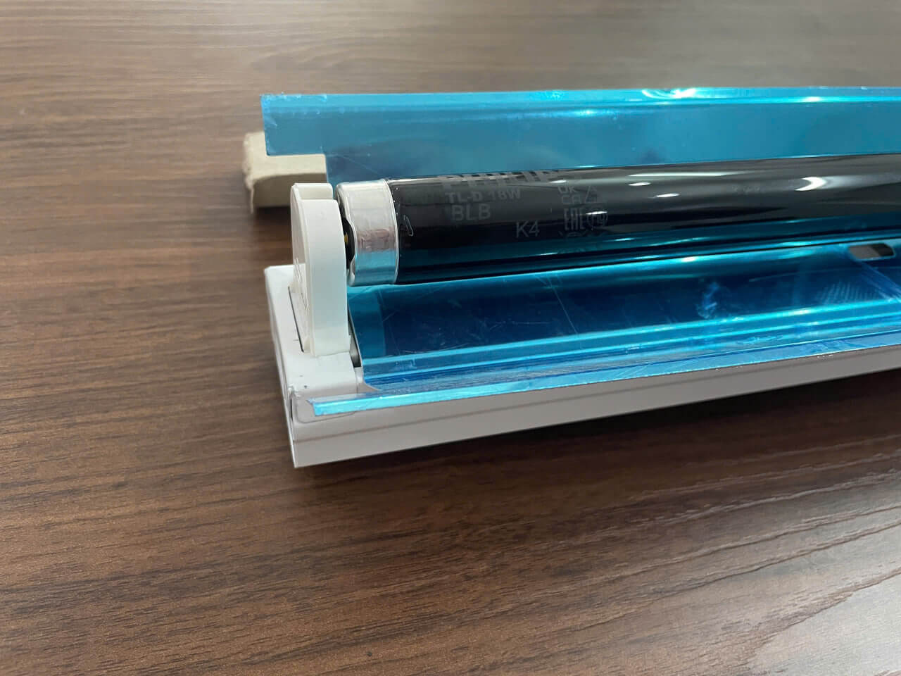 Ứng dụng máng đèn UV Philips BLB