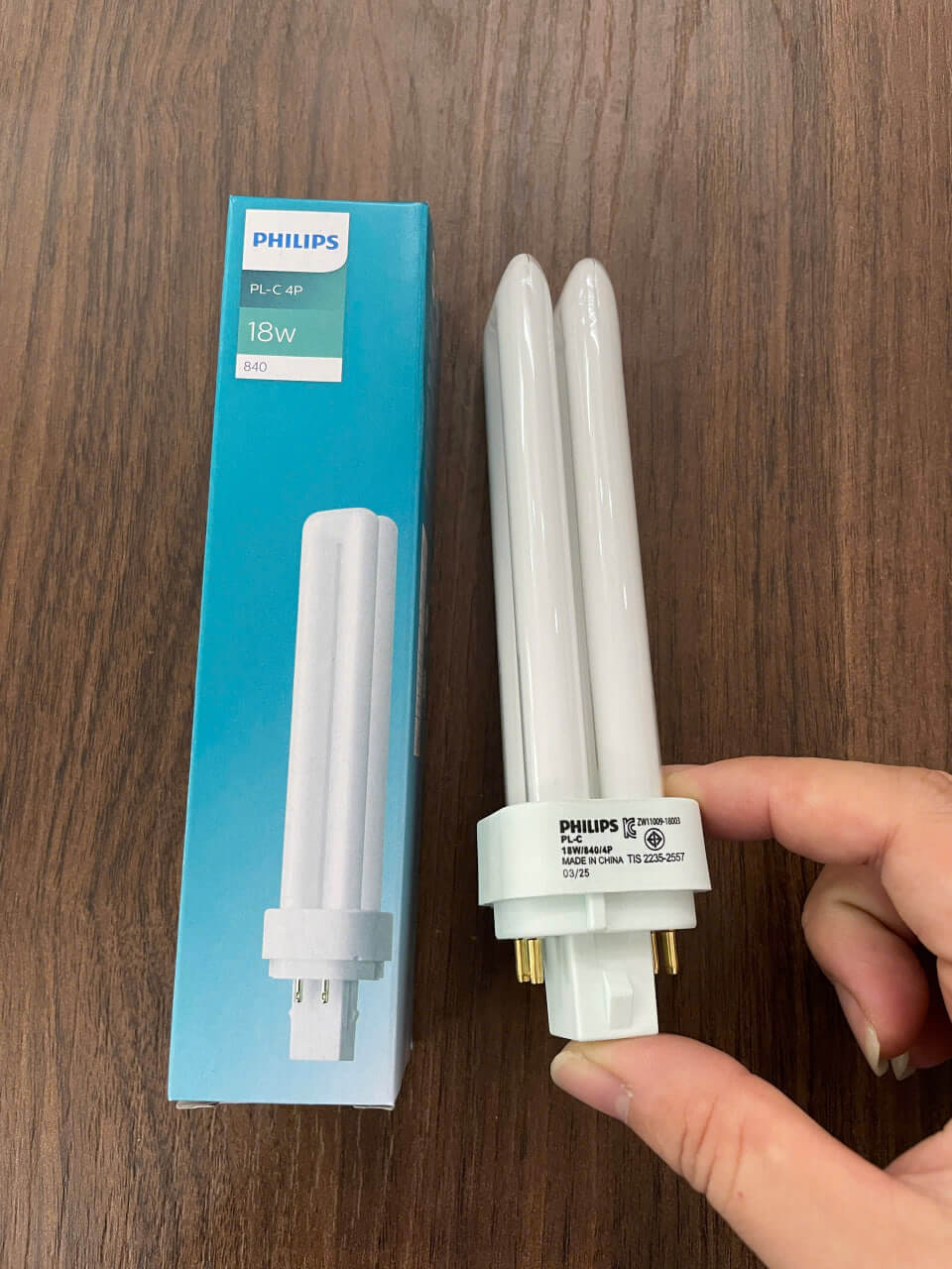 Ánh sáng 4000K từ Philips MASTER PL-C 18W