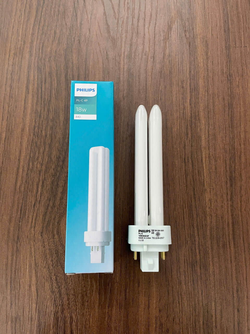 Bóng đèn huỳnh quang compact Philips MASTER PL-C 18W mang lại ánh sáng êm dịu, tinh tế.