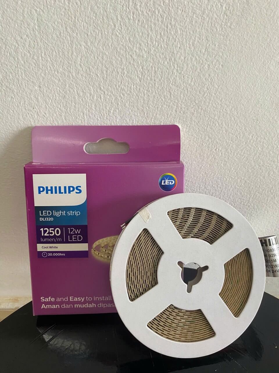Cận cảnh ánh sáng đèn LED dây Philips làm nổi bật trang sức