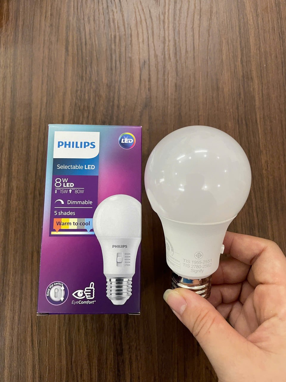 Ứng dụng bóng đèn Philips đổi màu trong phòng ăn