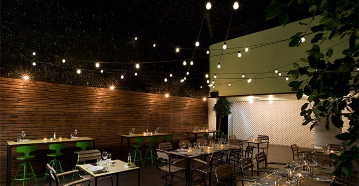 Bóng đèn LED bulb Essential 7W Philips dùng để trang trí không gian cửa hàng Bóng đèn LED bulb Essential 7W Philips dùng để trang trí không gian cửa hàng