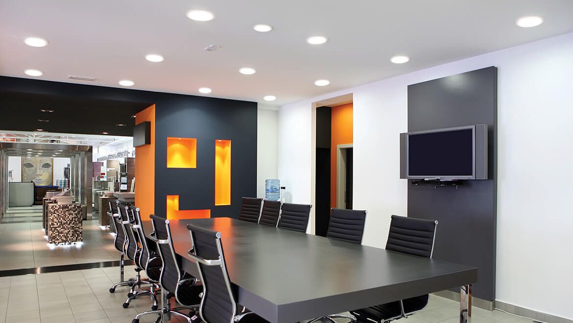 Phòng làm việc được lắp đặt đèn LED âm trần Phòng làm việc được lắp đặt đèn LED âm trần