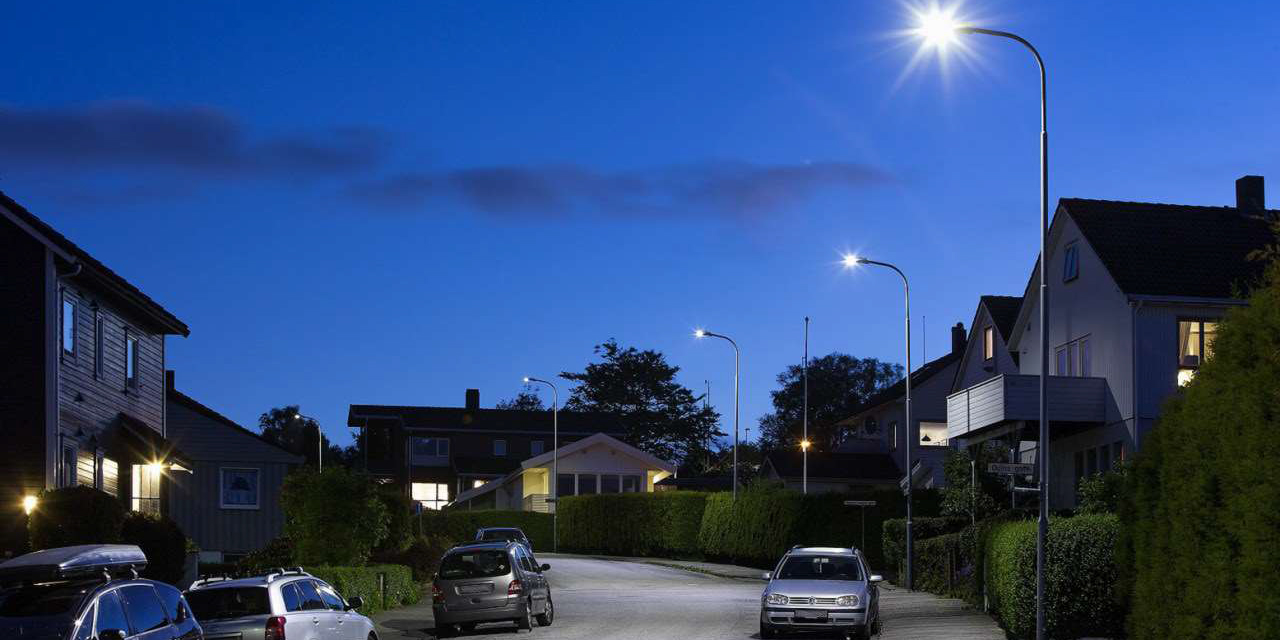 Đèn Led đường phố làm tăng vẻ đẹp của khu phố Đèn Led đường phố làm tăng vẻ đẹp của khu phố