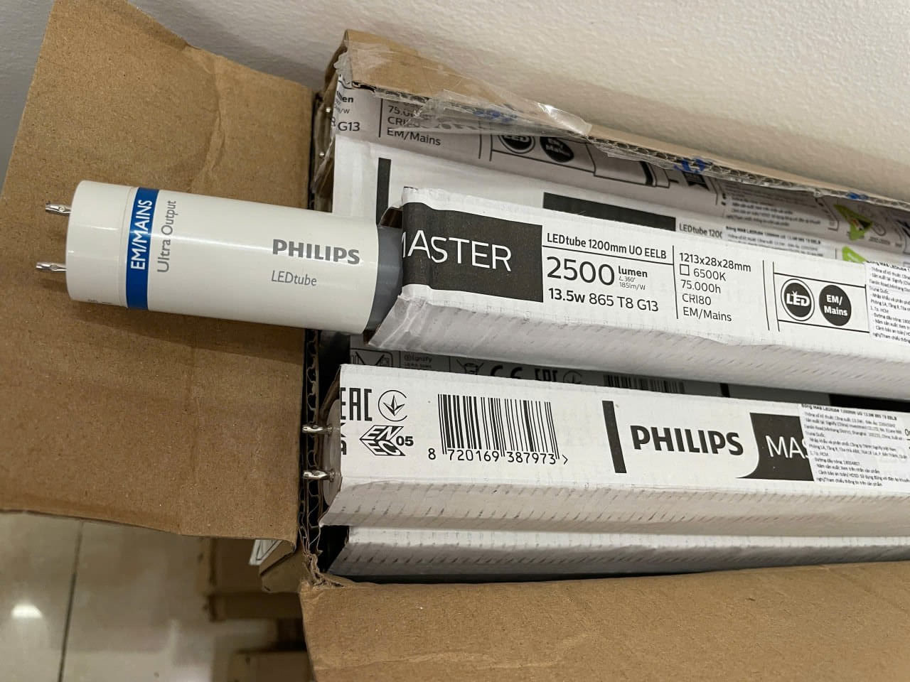 Chi tiết Bóng đèn Ledtube Philips Master LEDtube 1200mm UO 13.5W 865 T8