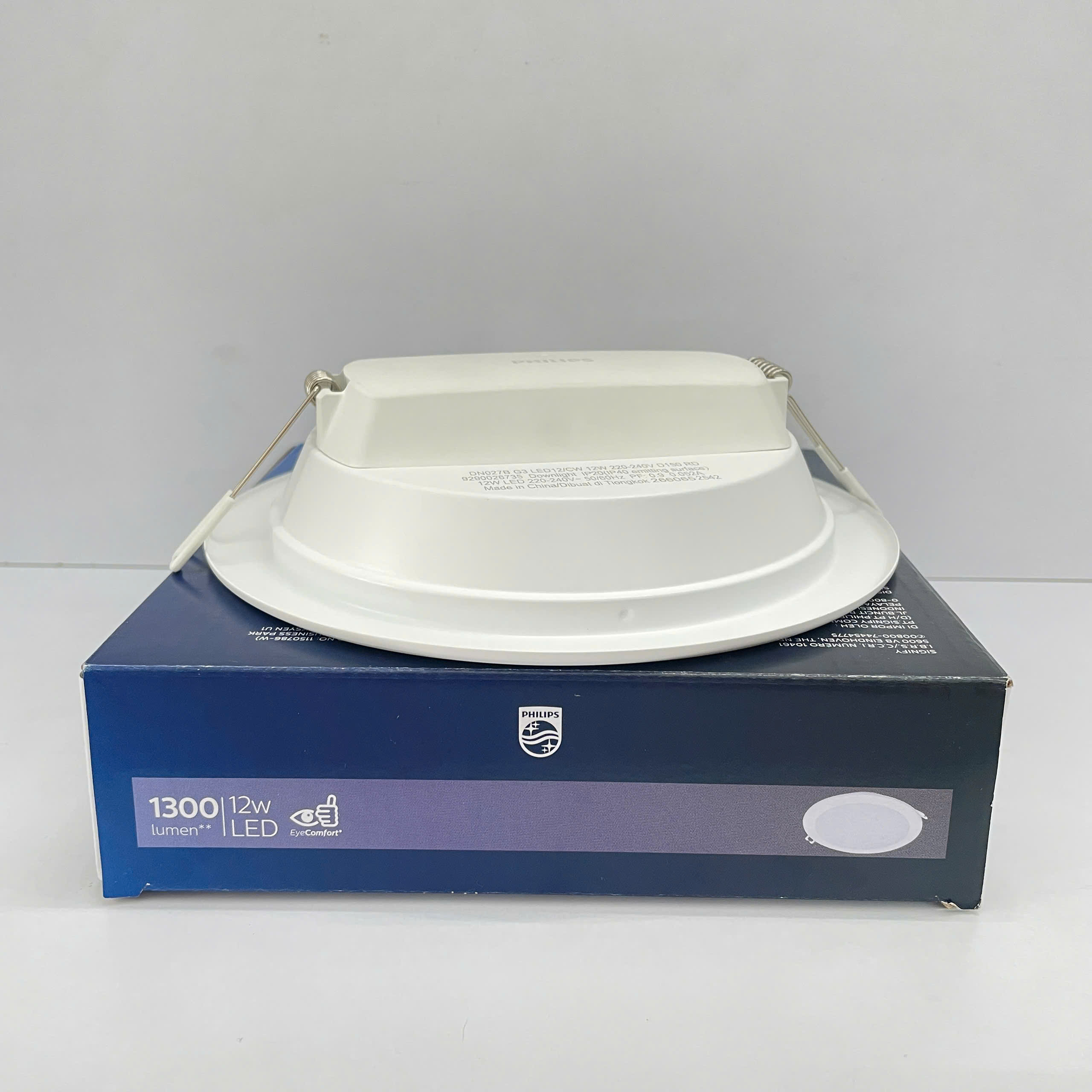 Ánh sáng ấm cúng cho gia đình từ đèn Philips