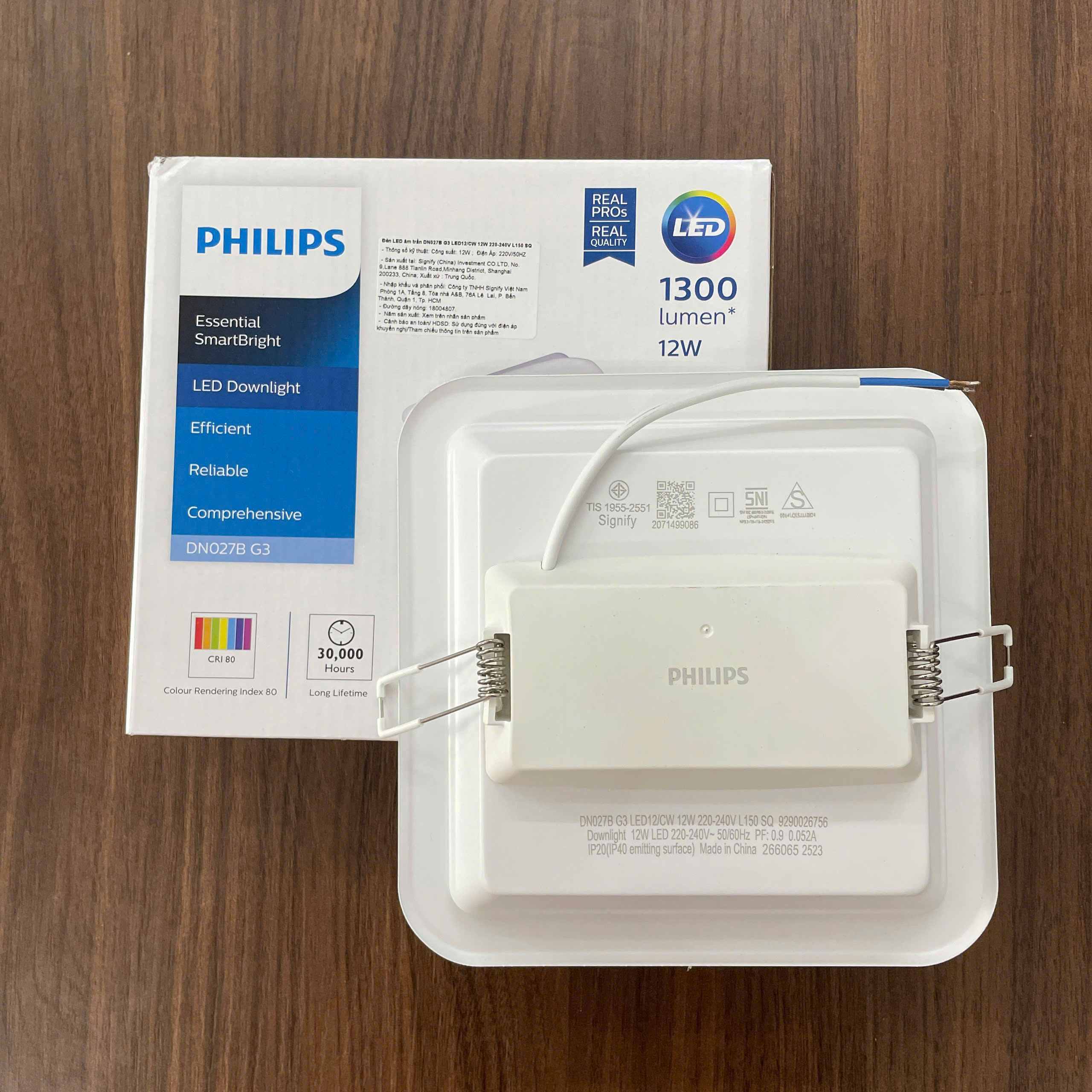 Phong cách sống với đèn downlight âm trần vuông Led Philips DN027B