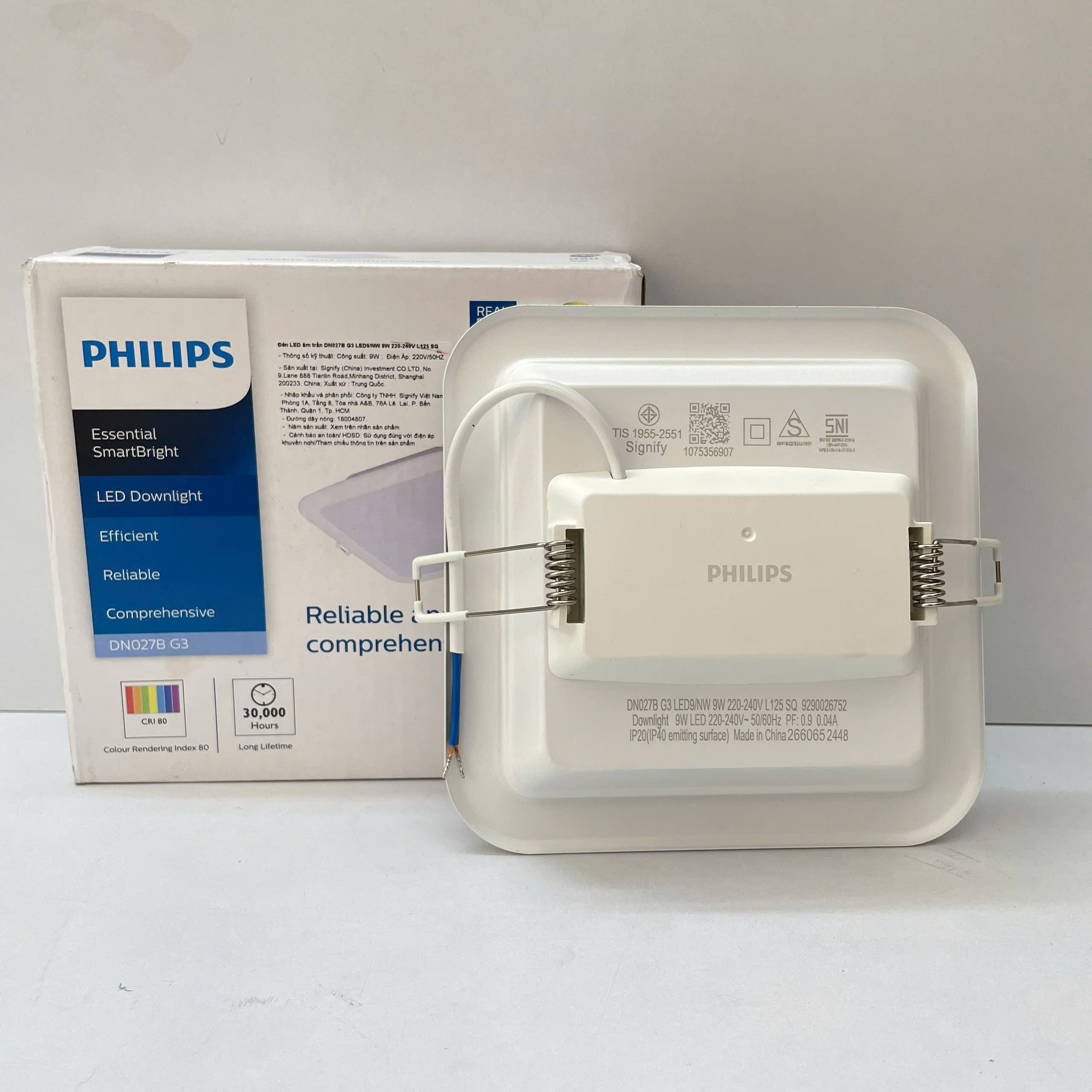 Đèn downlight âm trần vuông Led Philips DN027B G3 lắp đặt tại hành lang