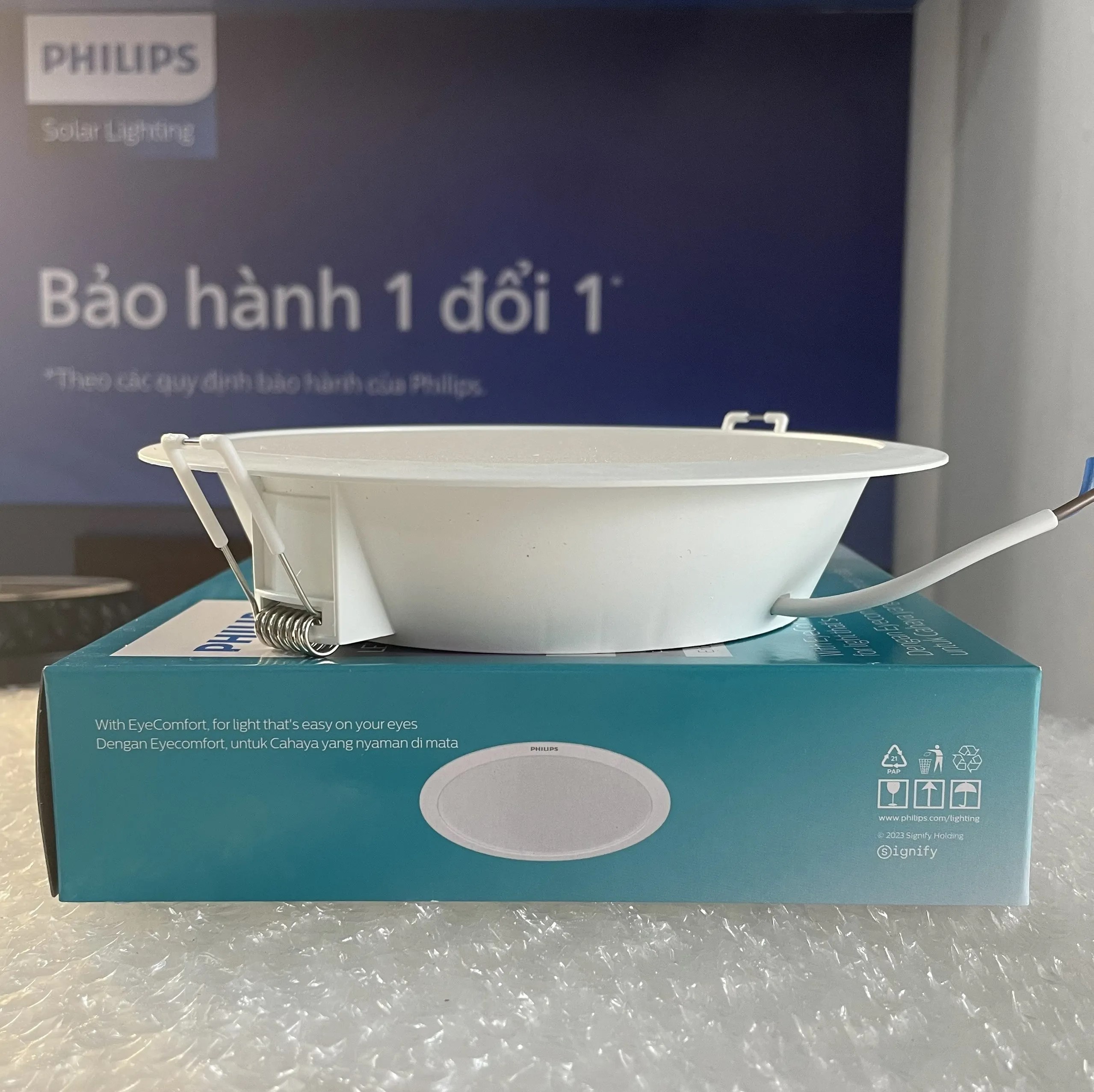 Ánh sáng 4000K từ Đèn downlight âm trần Led Philips Eridani DL190B tạo không gian làm việc lý tưởng